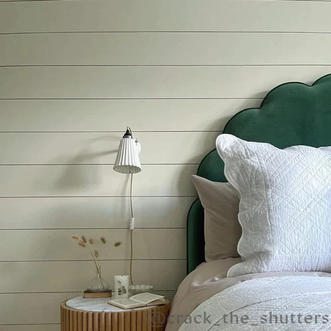 Horizontal shiplap wall panelling in bedroom 